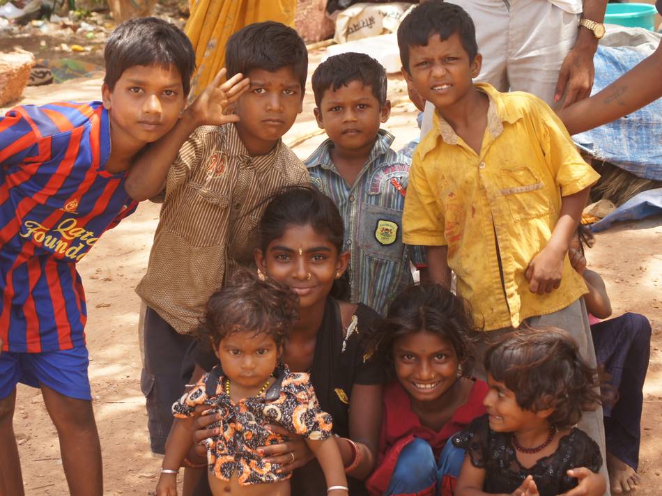 2013/May/Slum-Children-In-Margao.